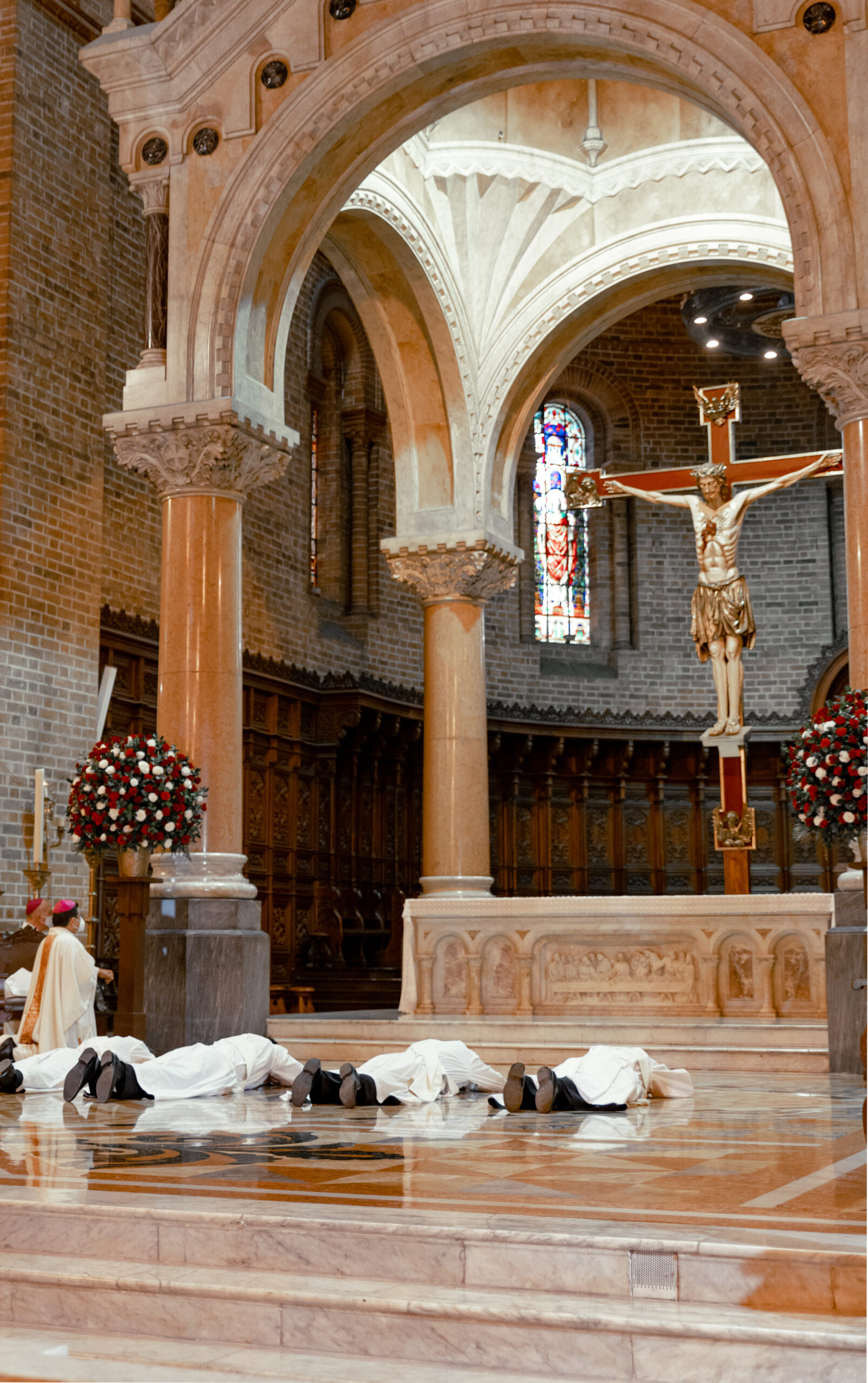 Sacerdotes del Regnum Christi celebrando la Santa Misa